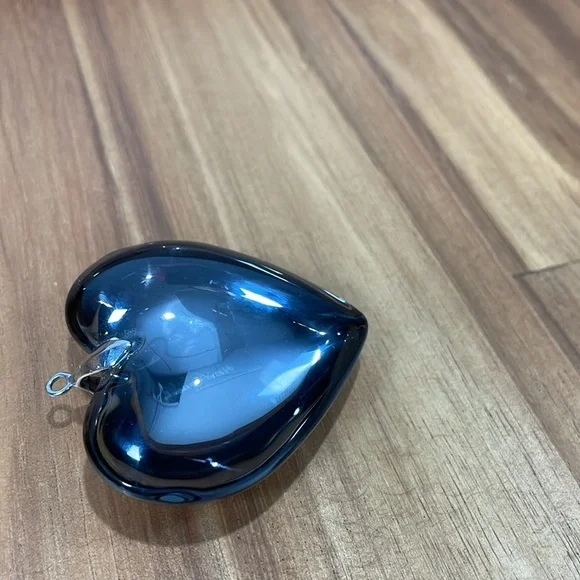 Elegant Mirror Reflecting Silver Heart Pendant Necklace - Picture 9 of 9